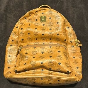 Medium MCM Stark Backpack IN GREAT CONDITION